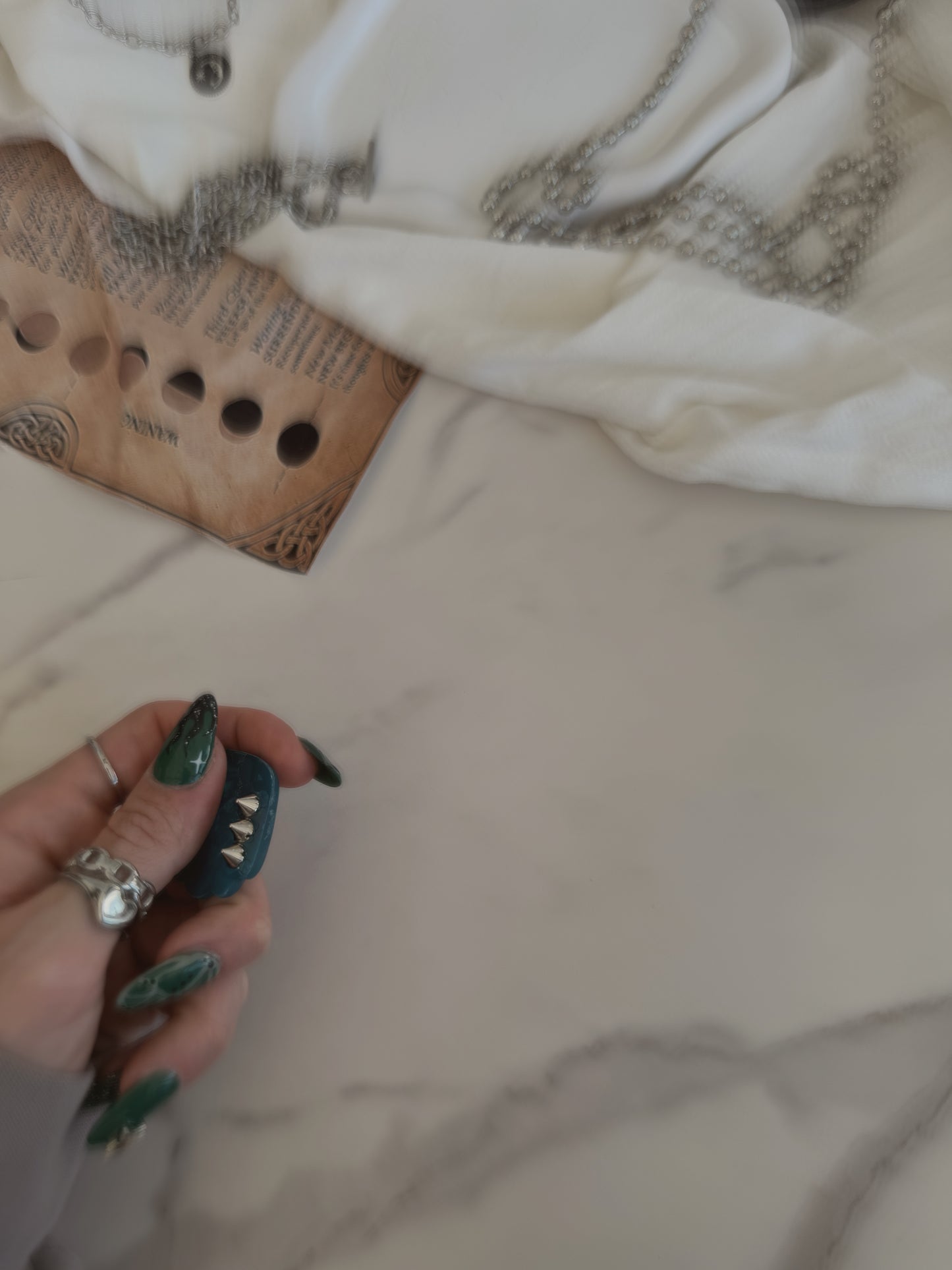 Pocket shell: blue safe spike