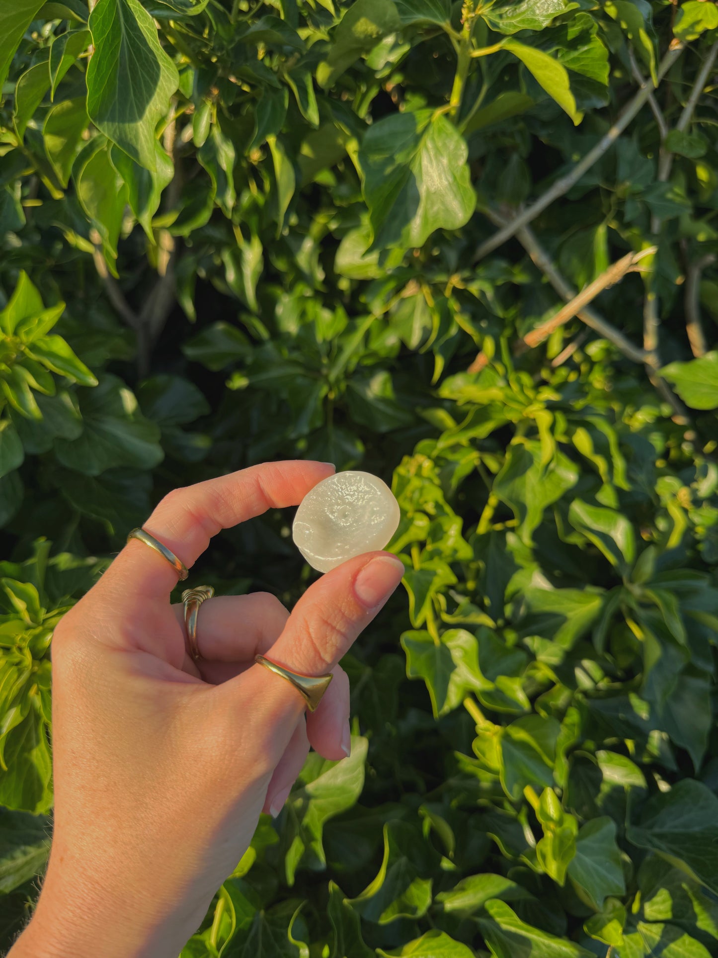 Thumb dip: white mini bubble
