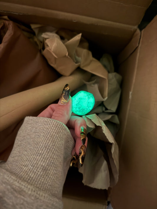 Moon rock: glow in the dark black 133