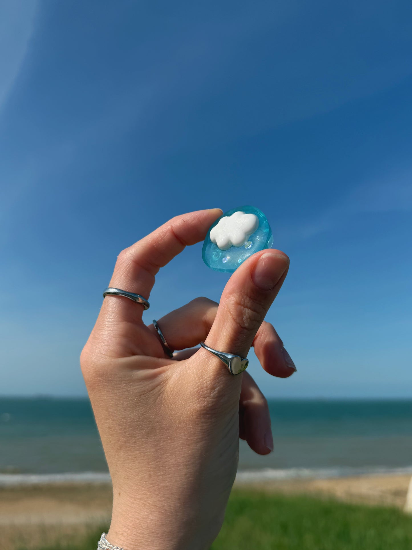 Cloud & rain thumb dip