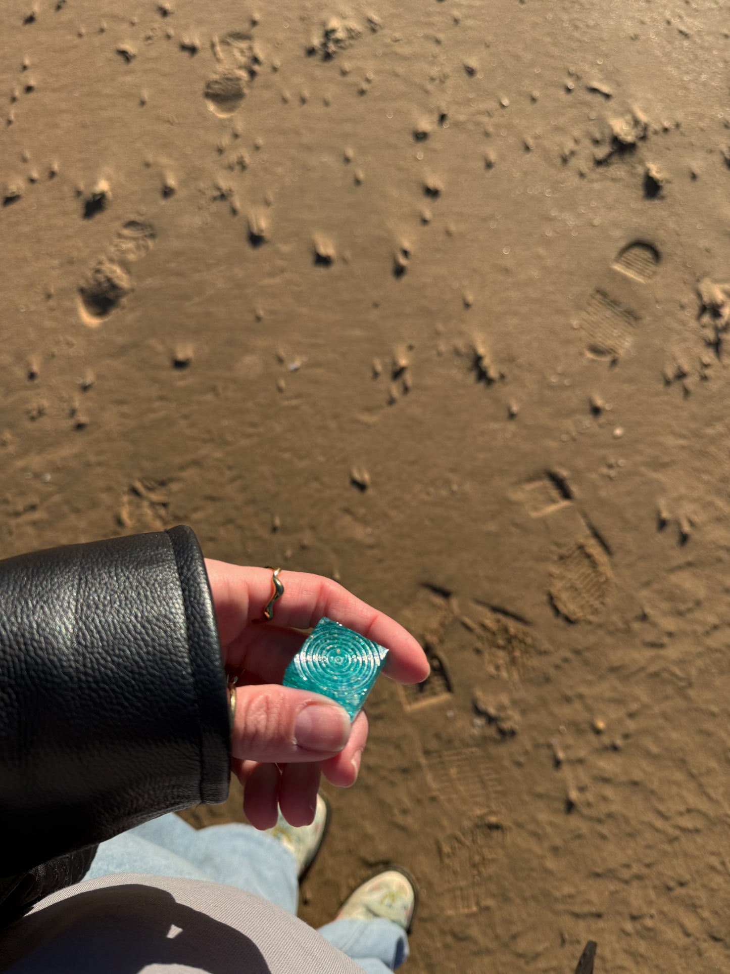 White cat square pebble 126