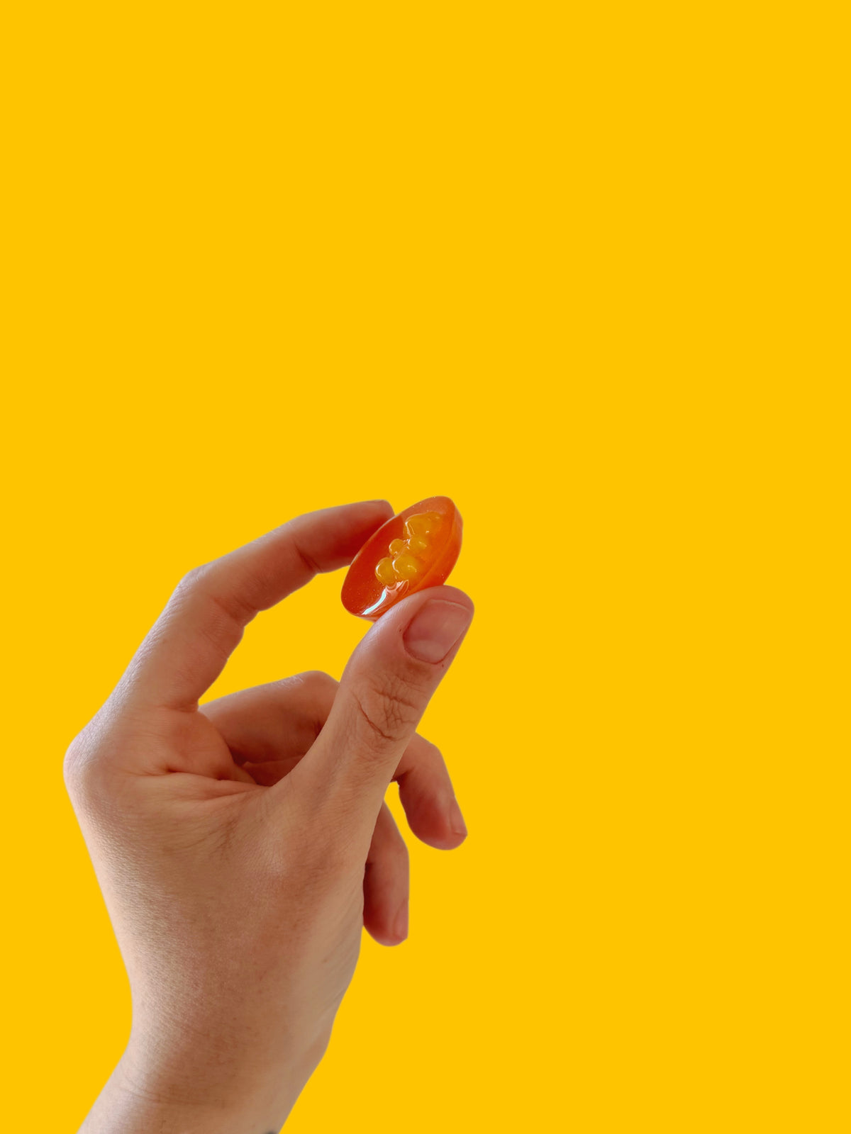 Orange gummy bear : thumb dip