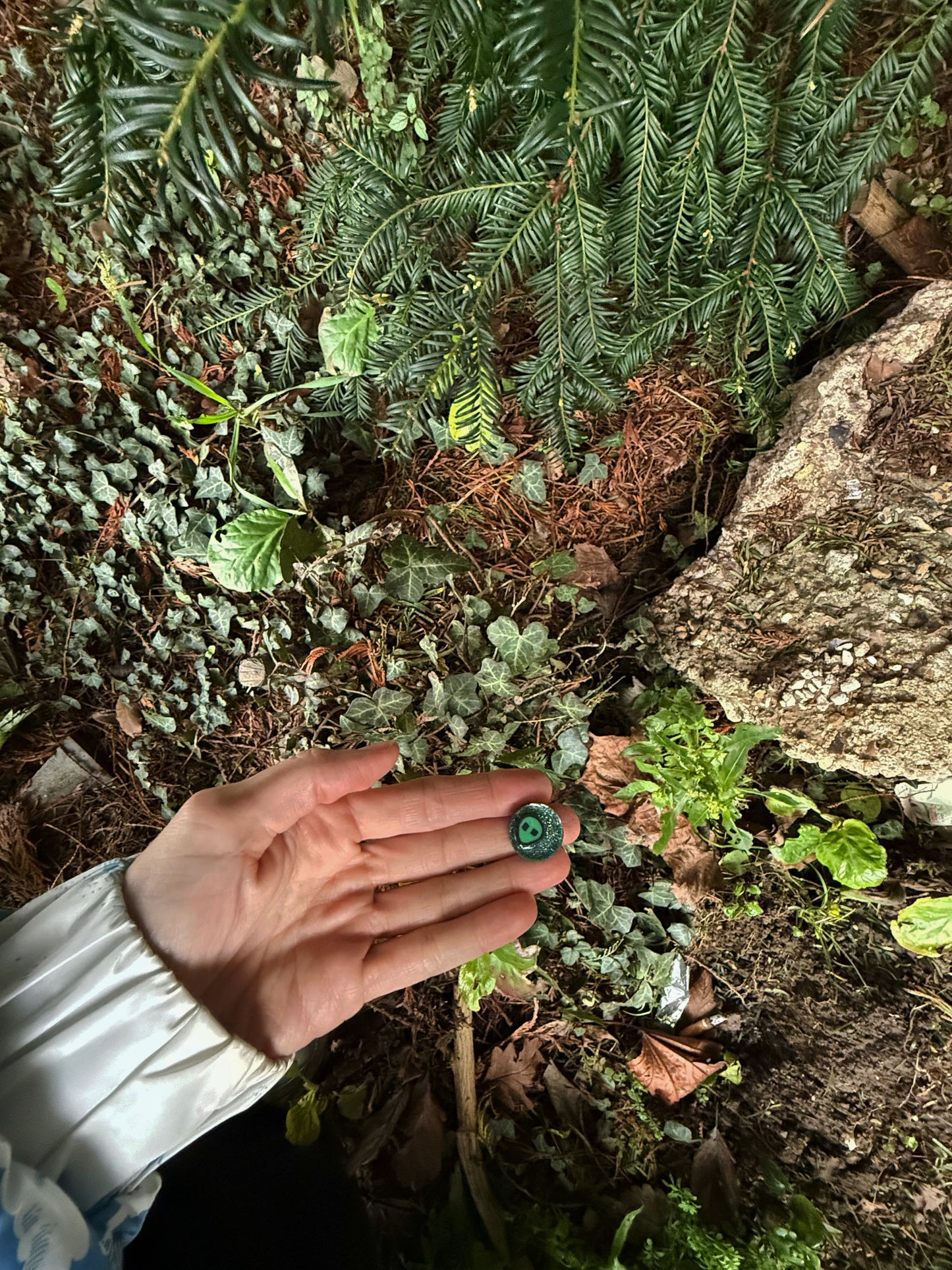 An alien: teeny tiny