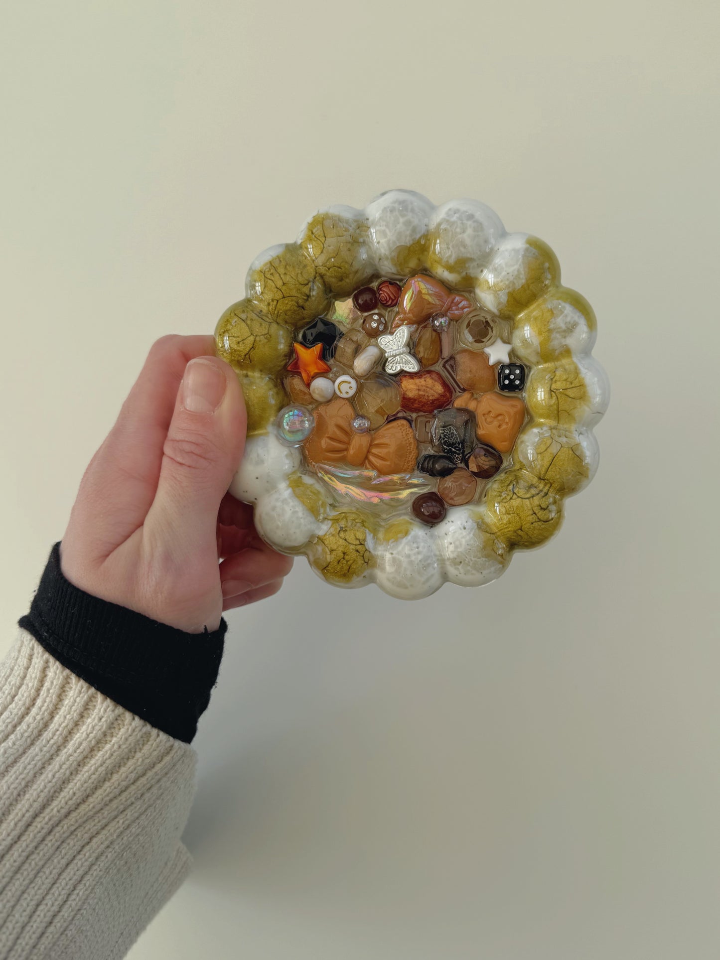 Gold neutral bubble tray