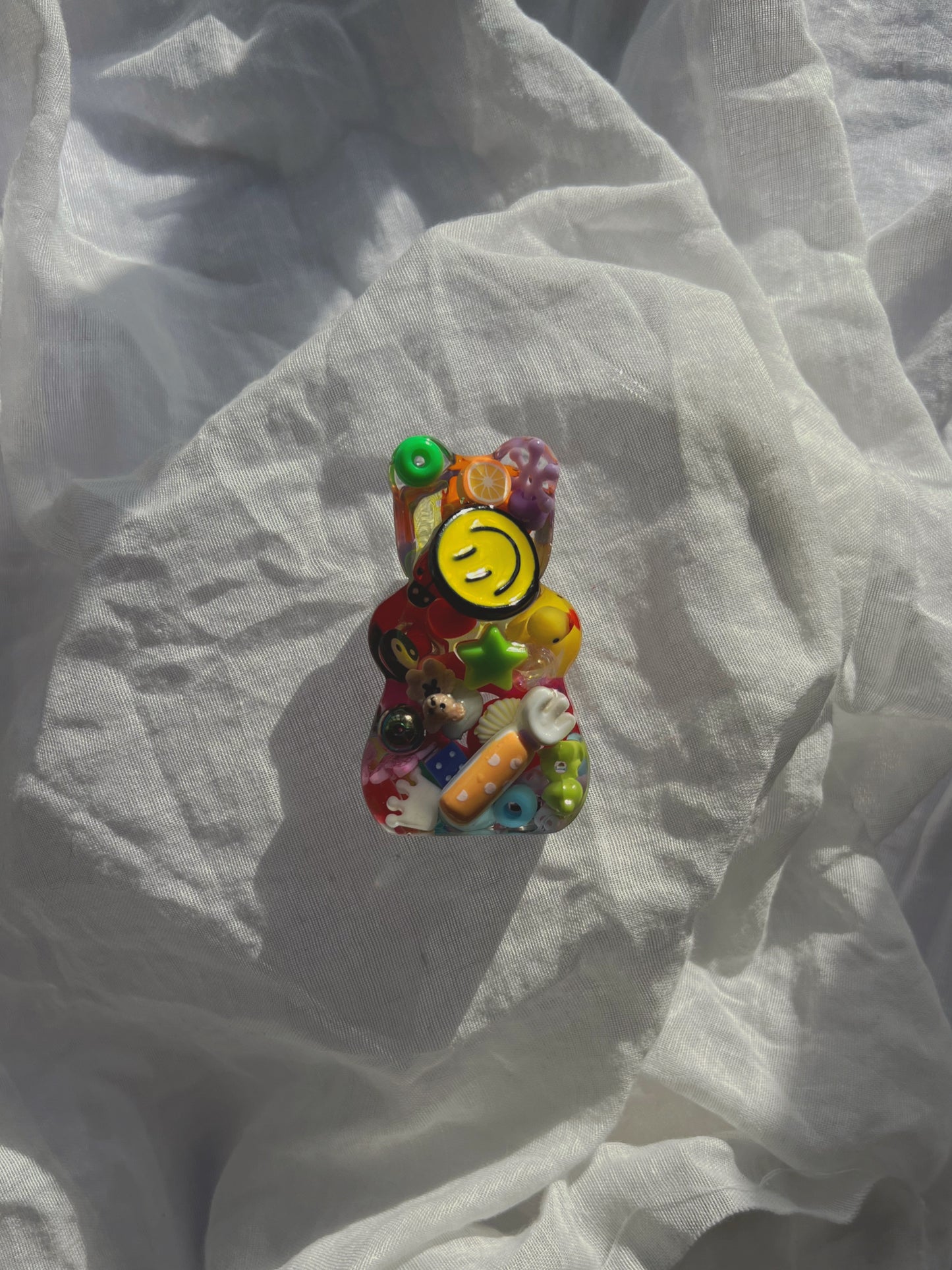 Gummy bear textured finder