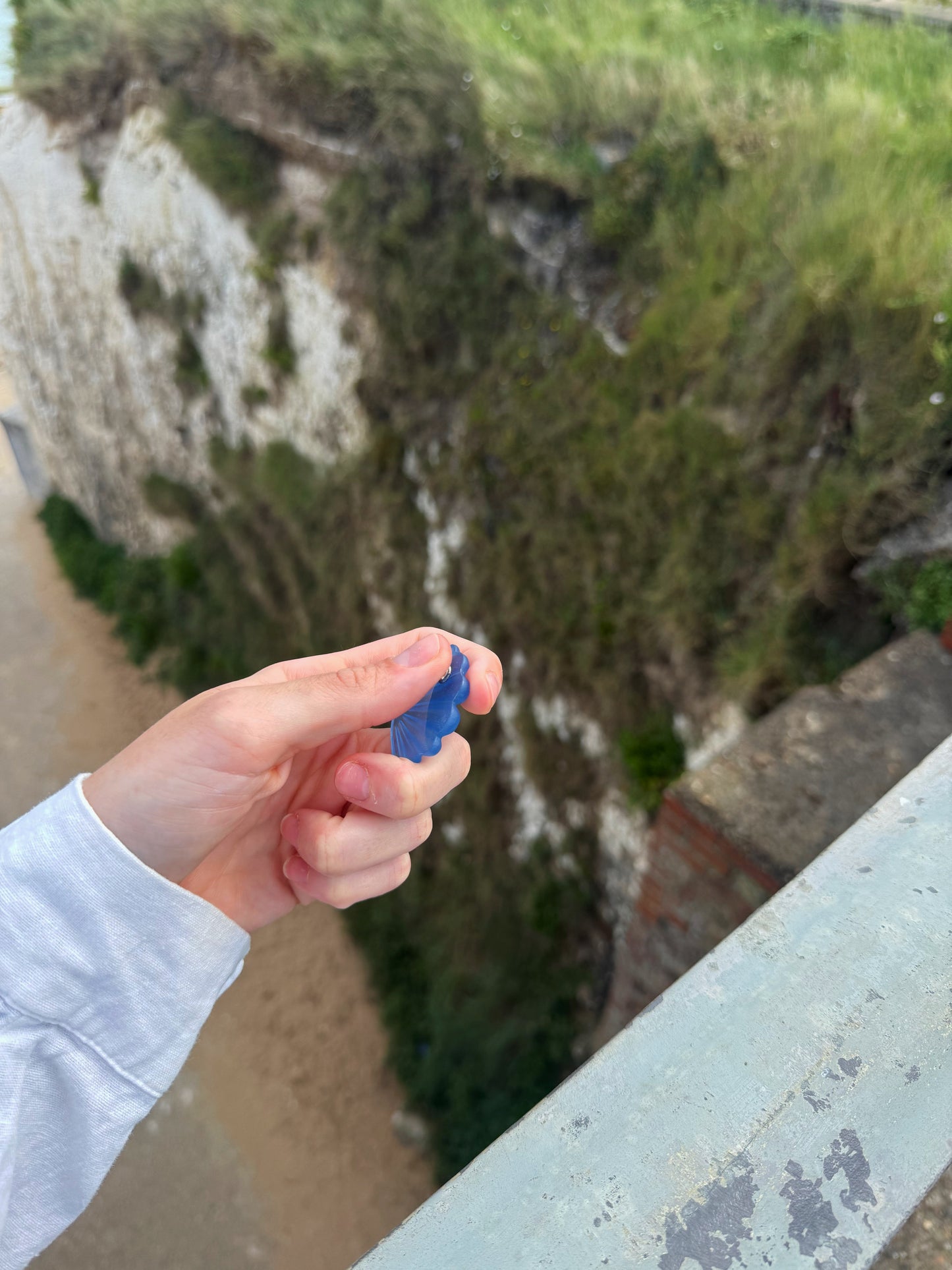 Water blue safe spike pocket shell