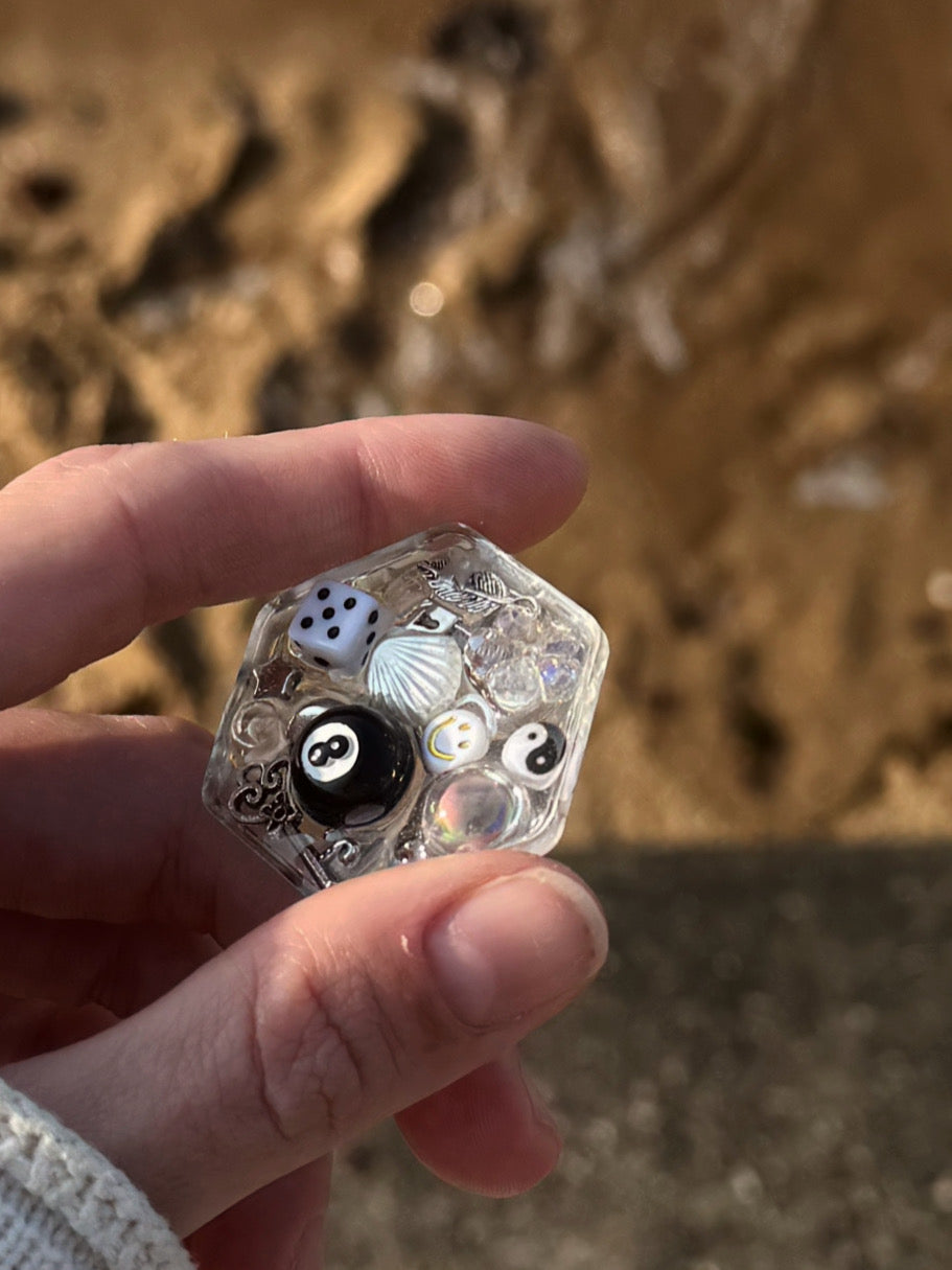 Lucky 8 ball L hexagon