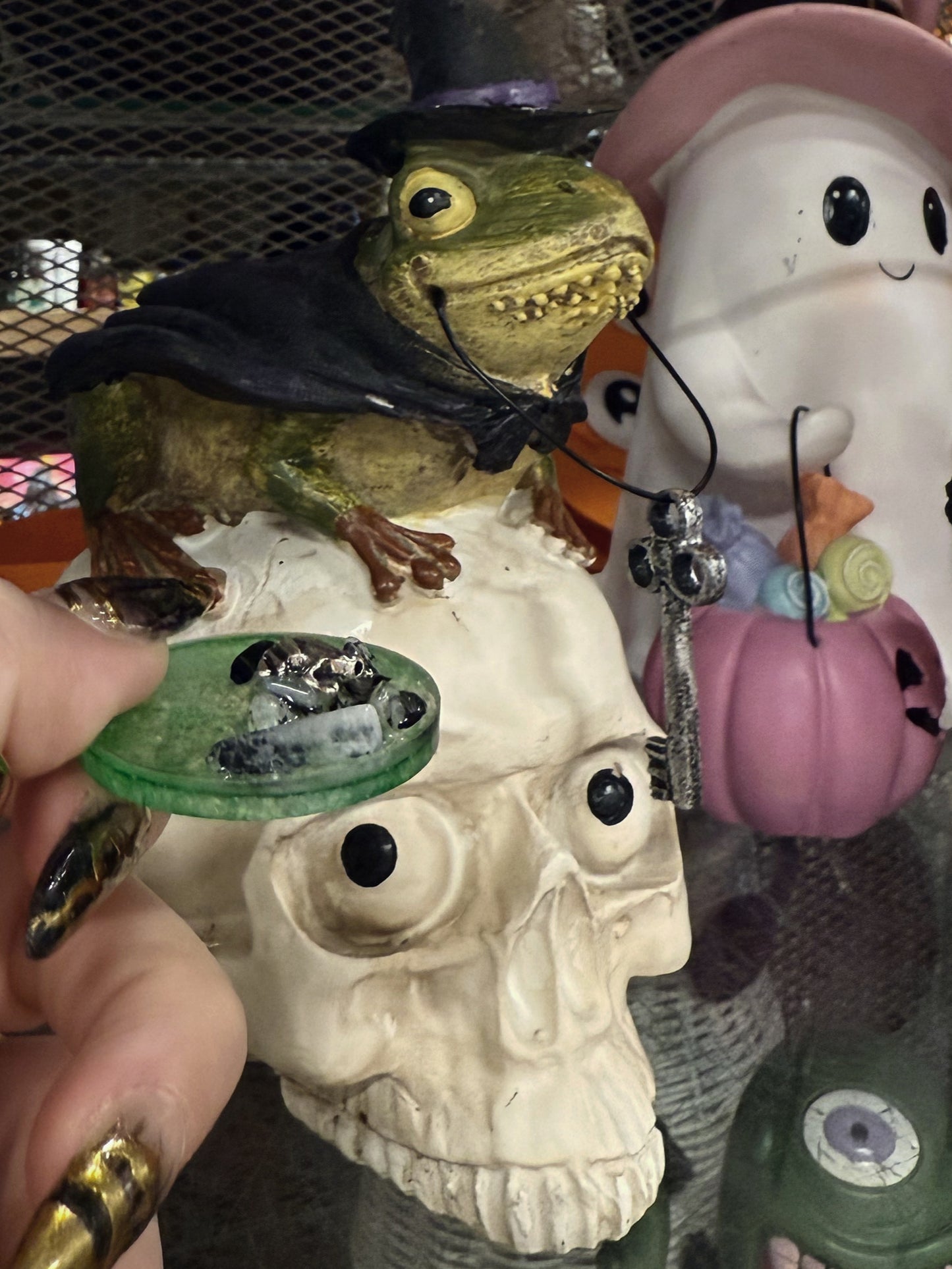 Holographic orb: green frog 118