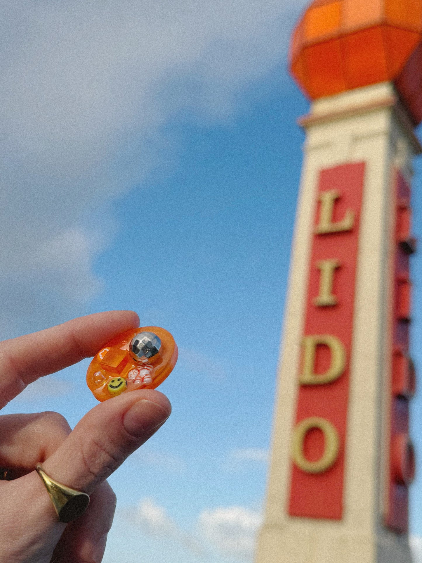 Micro oval: orange disco