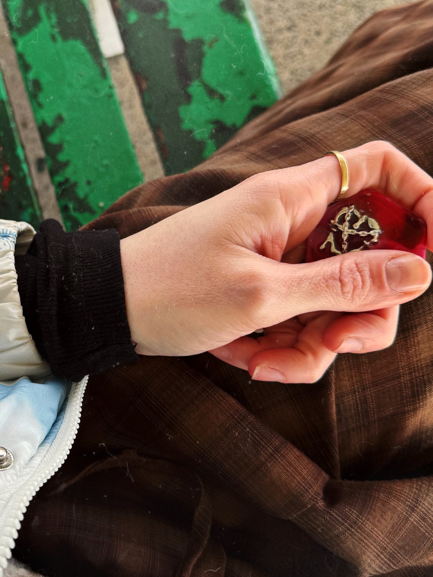 XL hexagon: heart in chains