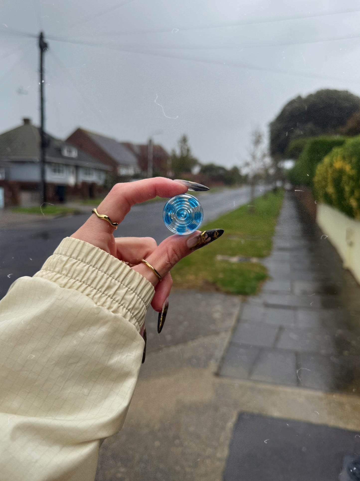 Blue stone pebble 100