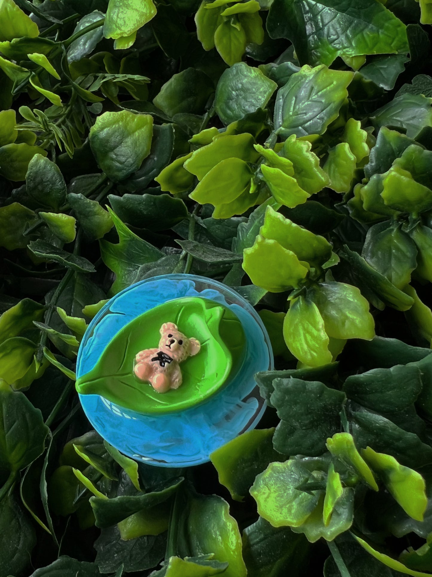 Holographic orb: leaf boat