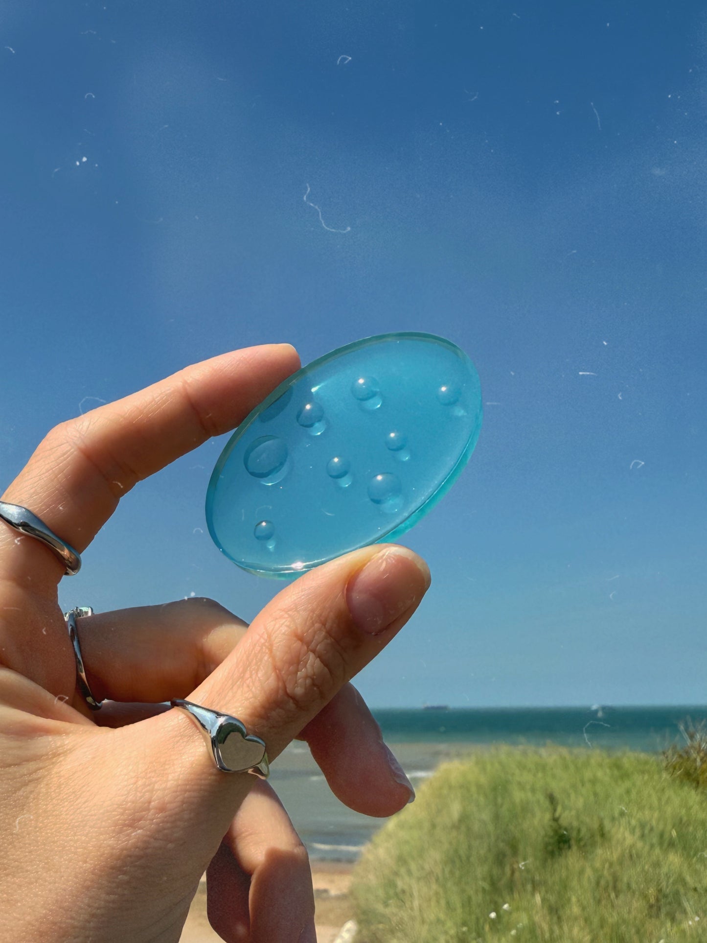 Water dot palm oval