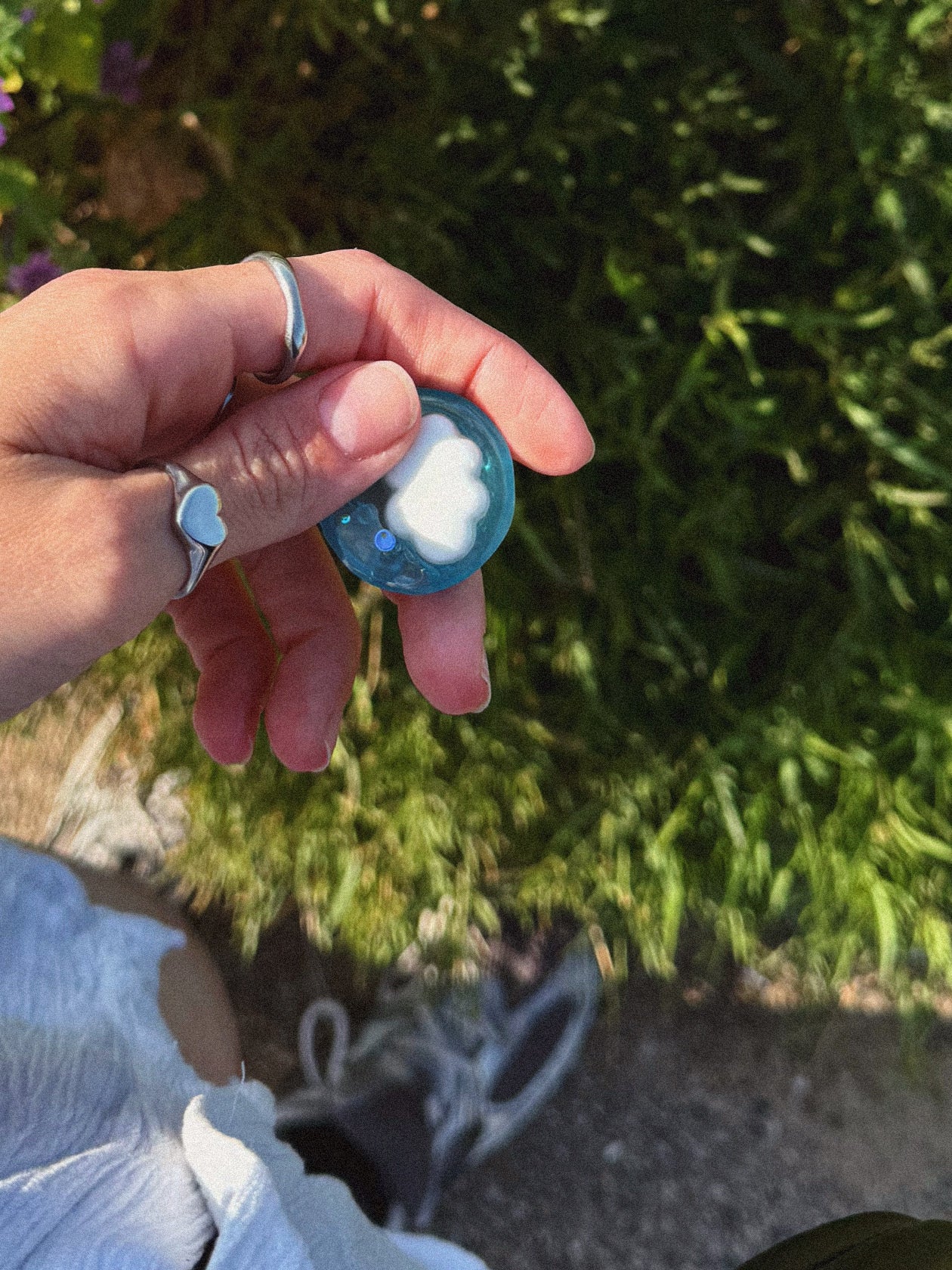 Cloud & rain thumb dip