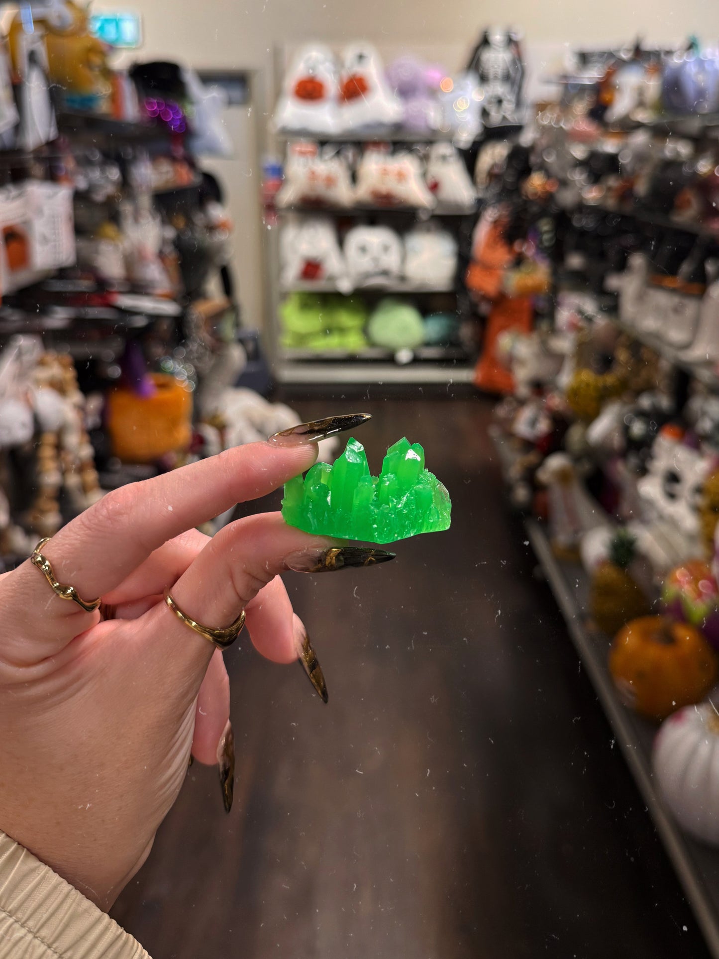 Spikey glow in the dark gem 113