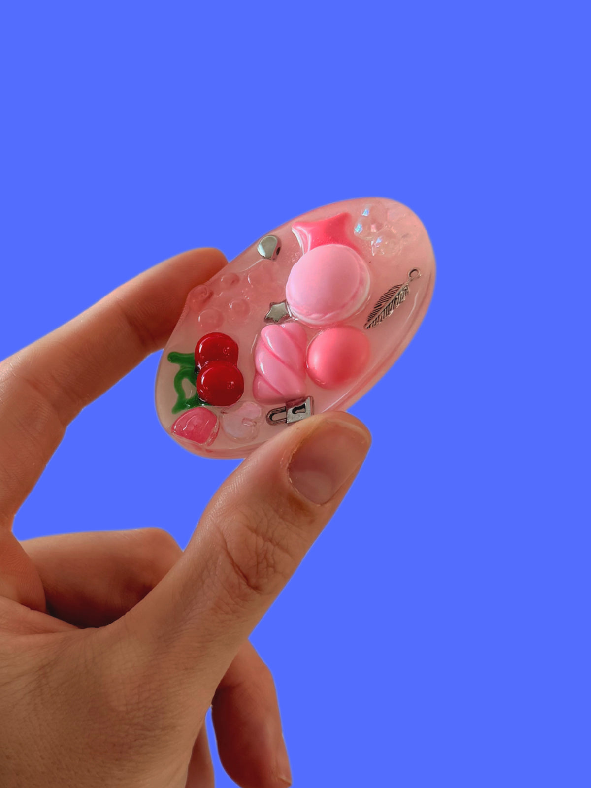 Pink cherry : palm oval