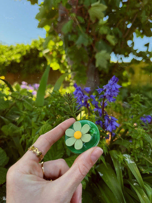 micro ripple: under the flower
