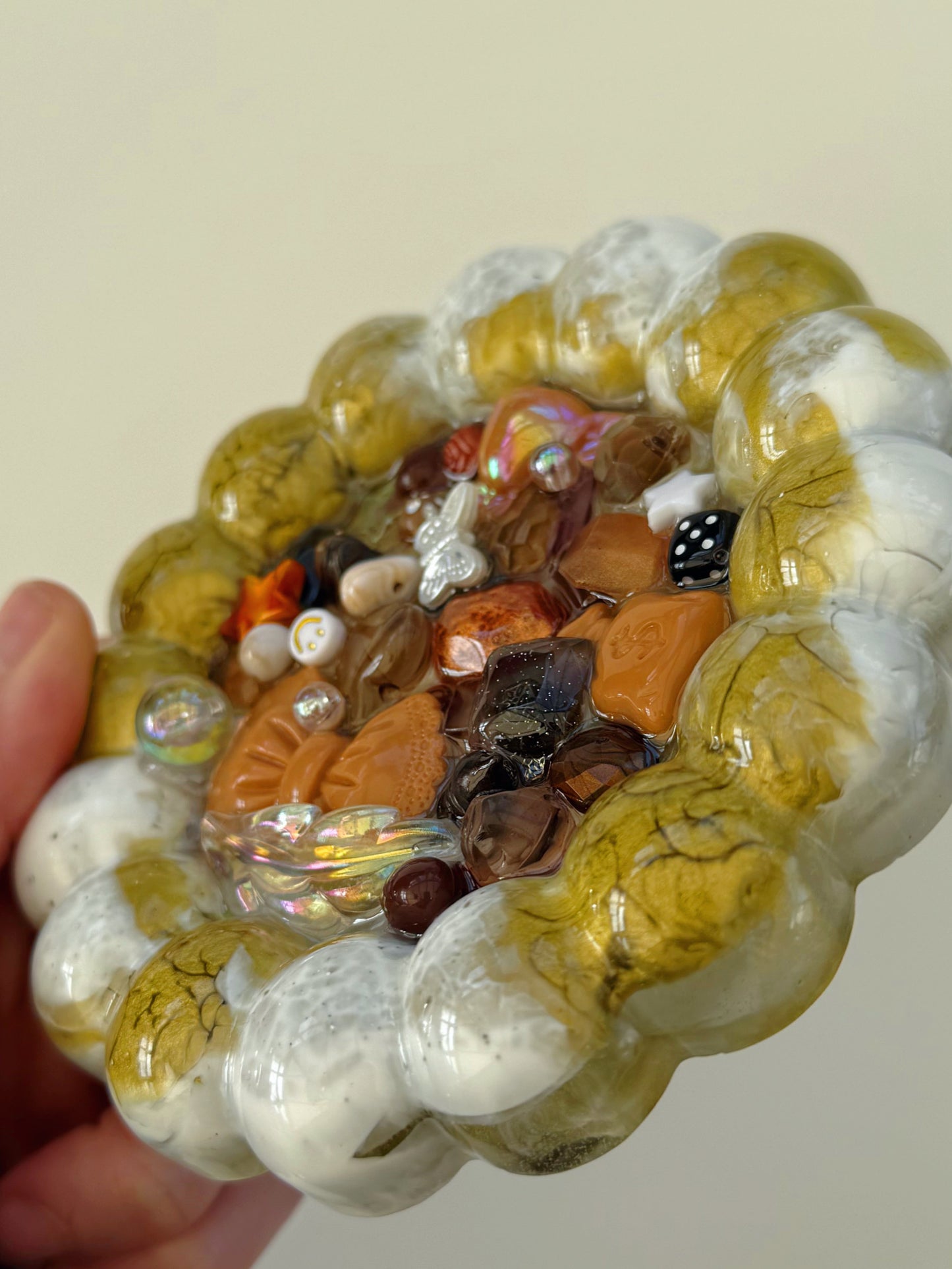 Gold neutral bubble tray