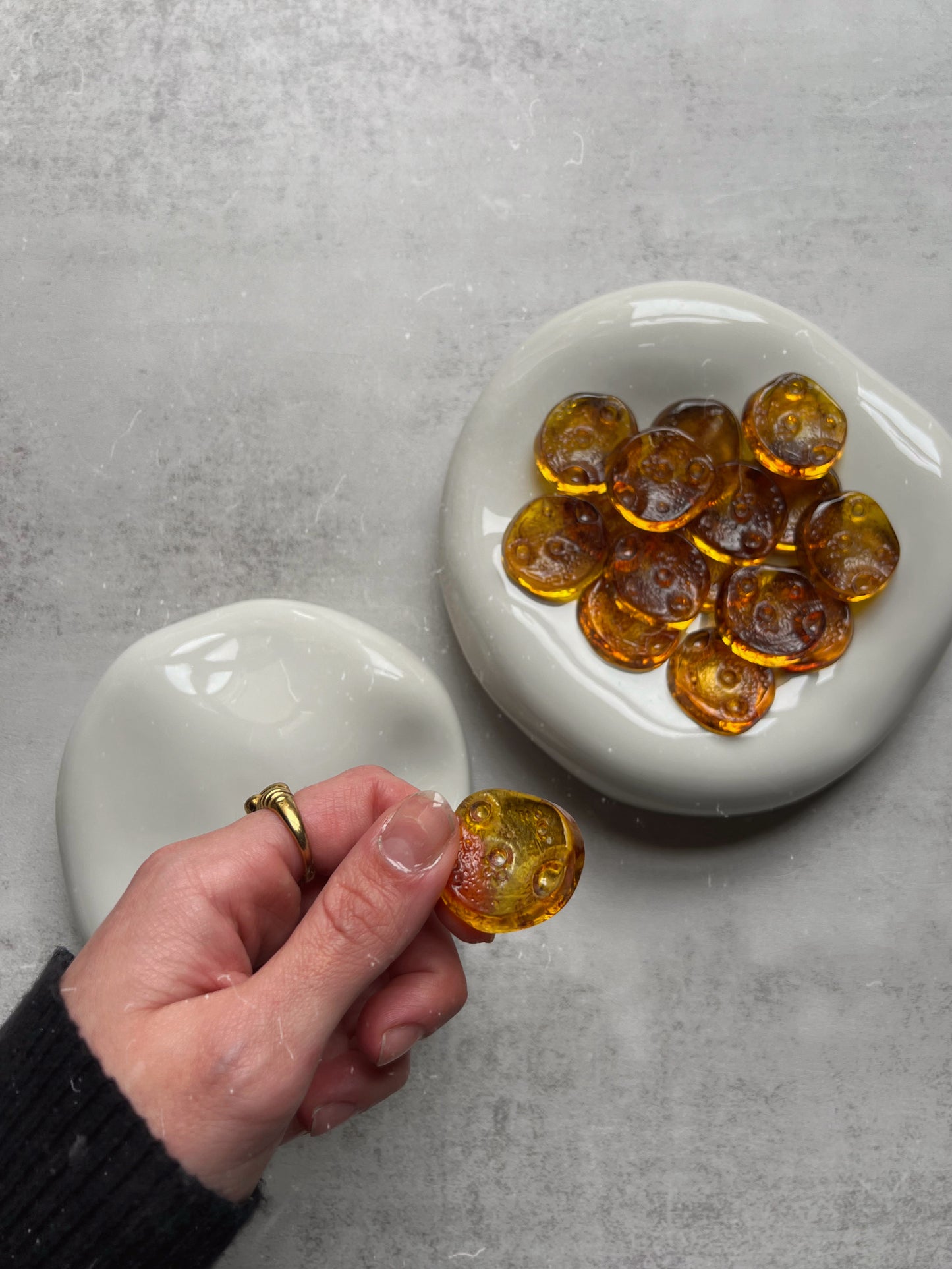 Thumb dip: amber