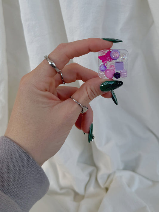 Mini square: pink finder