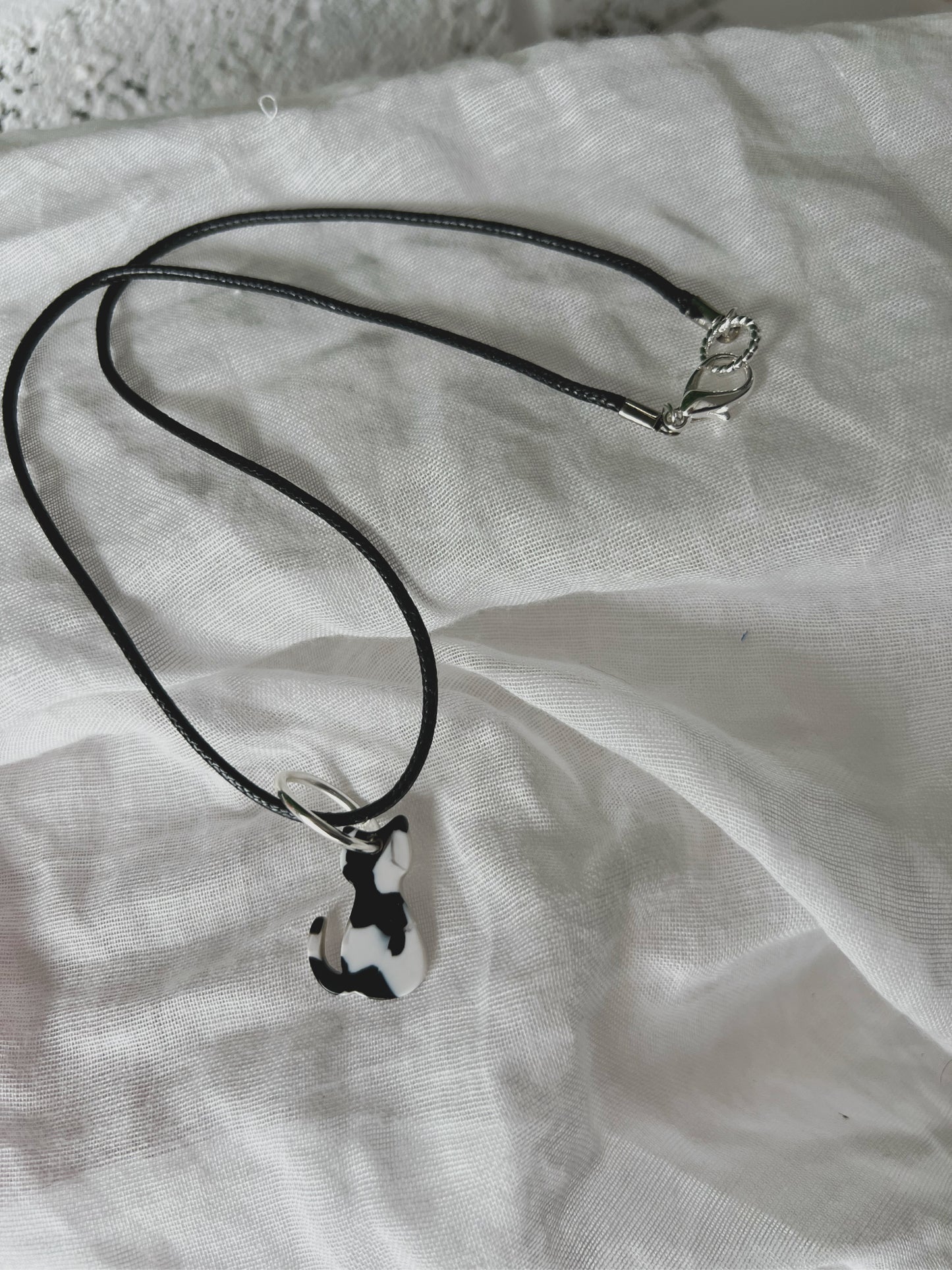 Base necklace: wax cord